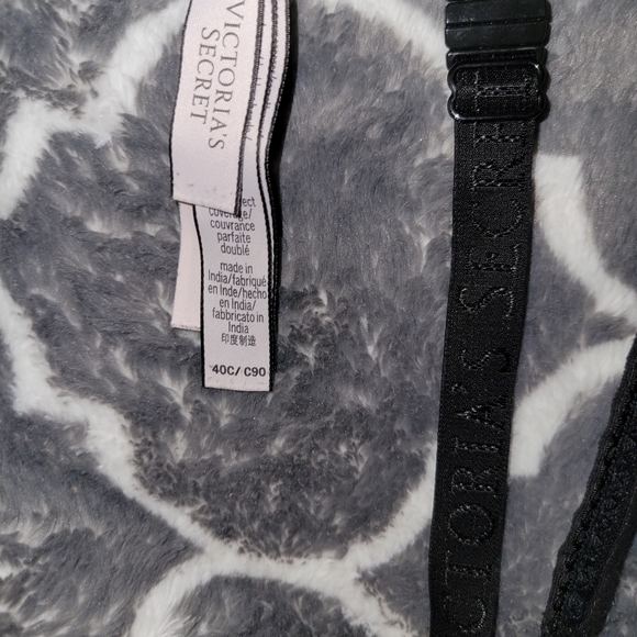 Victoria's Secret Braws 39C & 40C - Picture 10 of 12